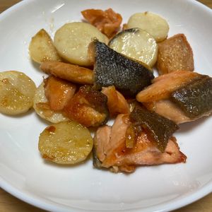 しょうこの作ってみた!投稿(【鮭と長芋の照りバタポン炒め】食材２つで♪味付けも簡単！)