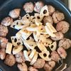 豚こまで満足！《豚こま団子とれんこんの黒酢炒め》の工程3
