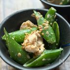 鍋で放置でしっとり！鶏ささみとスナップえんどうのごまだれ和え
