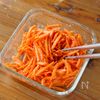 【人参だけでおつまみサラダ】味見が止まらないやみつき味の工程2