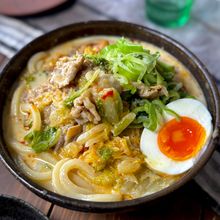 【豆乳胡麻みそ担々うどん】白菜たっぷり！