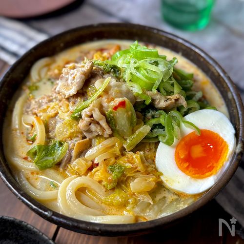 【豆乳胡麻みそ担々うどん】白菜たっぷり！