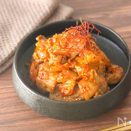 スピードおかず！材料2つ◎ご飯止まらない【お手軽豚キムチ】