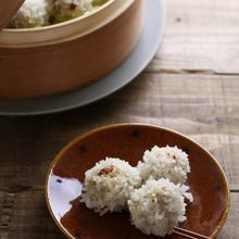 れんこんとクコの実のもち米肉団子