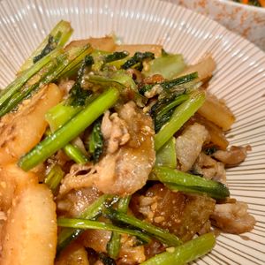 カスプの作ってみた!投稿(甘口ごま味噌ダレの💖豚バラ大根と小松菜のごま味噌炒め🤤)