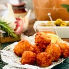 ザクザクMIXナッツと海老を丸めて＊シュリンプナッツボール