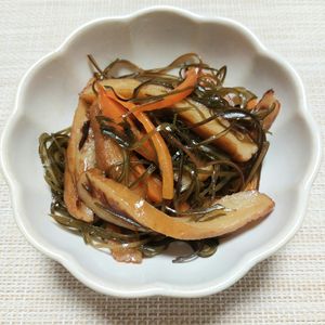よっこの作ってみた!投稿(さつま揚げと切り昆布の煮物【作り置き】)