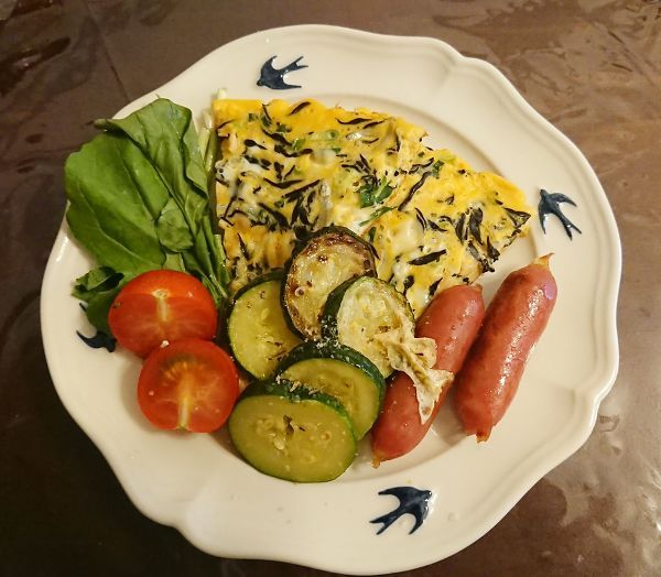 ひっくり返さないから失敗なし♡納豆とひじきのオープンオムレツの作っ