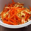 豆苗・新じゃが・にんじんとひじきの胡麻ぽんサラダの工程3