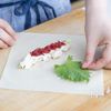 梅の酸味がアクセント♩ささみと香味野菜の春巻きの工程2