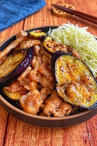 【豚こまナスの生姜焼き】ご飯が進む♪トロトロナスがたまらない