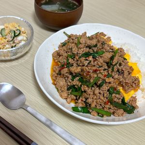 ぽてちの作ってみた!投稿(ひき肉とニラのあんかけ卵丼)