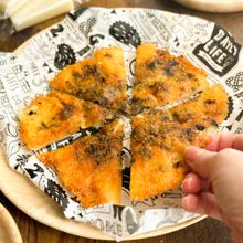 カリッともちっ♪ワンパンで簡単‼【海苔の餅ピザ】