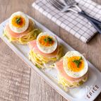 一口パスタの生ハム卵のせ