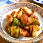 【至福のおつまみ♡】鶏もものねぎま風甘辛炒め！フライパン簡単
