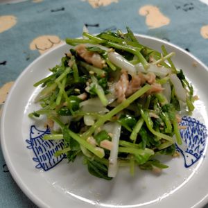 コスモスの作ってみた!投稿(豆苗と新玉ねぎのツナサラダ【シャキ甘ヘルシー♡】)