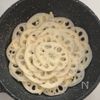 〖 重ねて焼くだけ 〗れんこんチーズのしらすのせの工程3