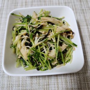 とももの作ってみた!投稿(豆苗とえのきの塩昆布和え)