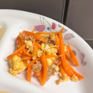ケの作ってみた!投稿(卵感残る♡『ツナ缶まるごと人参しりしり』)