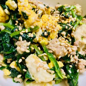 YOKO.TNKの作ってみた!投稿(ひき肉とほうれん草と豆腐の卵炒め・豆腐の水切り不要♪)