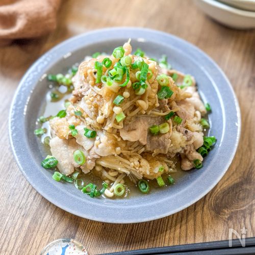 簡単さっぱり！《豚バラとえのきのみぞれ炒め》
