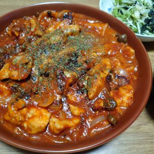 しぃちゃんの作ってみた!投稿(【鶏むね肉のトマト煮込み】濃厚トマトソースにチーズがとろり♡)