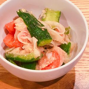 ミルクの作ってみた!投稿(新玉ときゅうりとトマト《にんにくごま味噌サラダ》)