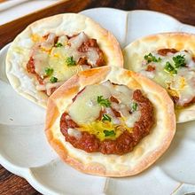 【餃子の皮で】ミートピザ