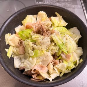 えなりんの作ってみた!投稿(いい意味で危険♪豚バラキャベツの塩ダレ炒め)