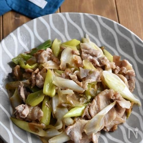 【豚こま切れ肉とネギのザーサイ炒め】ご飯もお酒も進む一品！