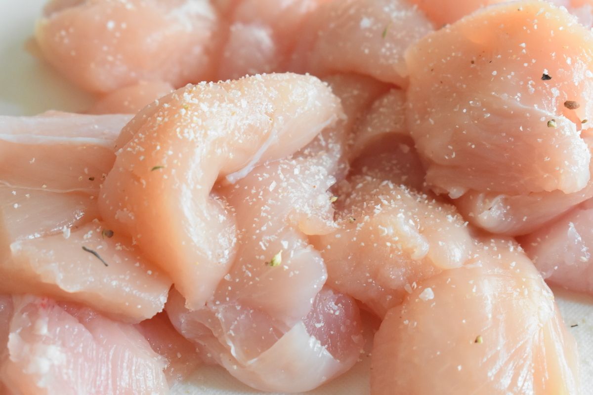 ささみのスジの取り方解説つき】鶏ささみのやわらかオイル煮 | レシピ