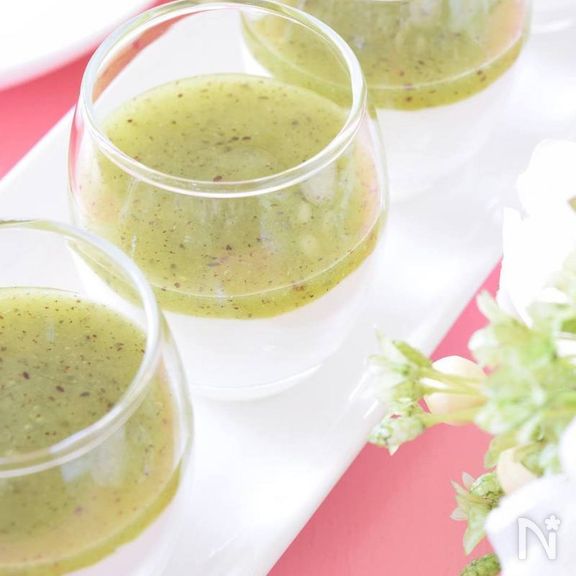 ヨーグルトムース＆キウイソース