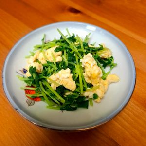 まろみの作ってみた!投稿(調味料2つ！ピリ辛♡豆苗と卵の白だし炒め)