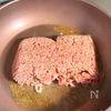 ニラたっぷりスタミナ麻婆茄子丼の工程1