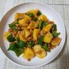 とももの作ってみた!投稿(【じゃがいもとちぎりピーマンの旨辛そぼろ炒め】ご飯が進む♡)