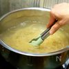 白だしの風味引き立つ！【梅しゃぶパスタ】の工程1