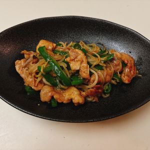 りんの作ってみた!投稿(行列の中華屋さんの🍚シャキシャキ大盛りもやしの青椒肉絲🤩)