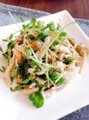 すぐ出来‼️レン・チン＊豆苗としめじとささみのポン酢あえ