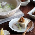 豆腐とタラの小鍋。ネギおかかのっけ。