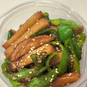 ちんぷいゴリラの作ってみた!投稿(さつま揚げとピーマンの甘辛炒め【作り置き】)