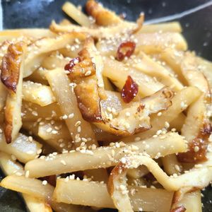 みー助の作ってみた!投稿(大根の食感がイイ！あと一品におすすめ♡大根とちくわの甘辛炒め)