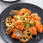 【鮭とれんこんの甘酢炒め】照り照り香ばしい