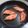 やっぱり夏は素麺で「ふんわり卵のカニカマ素麺炒め」の下準備