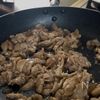 【10分で絶品丼】豚こま肉の甘辛ネギマヨ丼の工程2