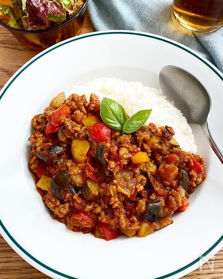 カレーをご飯にかける