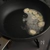 きゅうりとちくわのガリバタ炒めの工程3