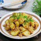 止まらない美味しさ！新じゃがと鶏ひき肉の濃厚味噌炒め