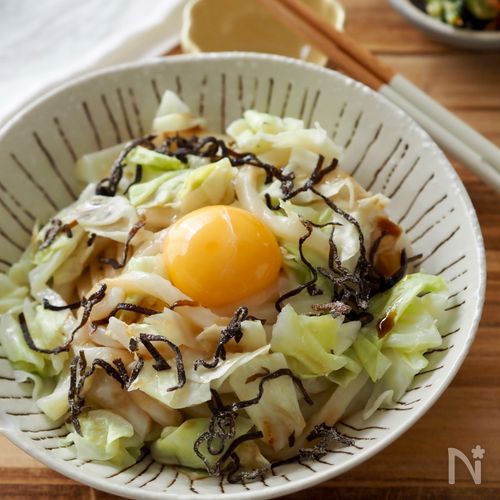 レンジで完結！【塩昆布とキャベツの醤油うどん】