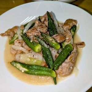joe sanの作ってみた!投稿(絶品♡旨塩だれ《豚こまとおくらの中華炒め》)
