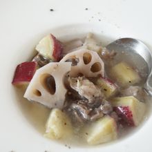とろとろ牛すじと根菜の塩スープ